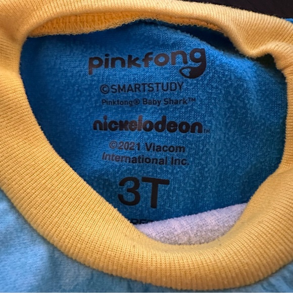 Baby shark fleece pajamas 3T - Picture 2 of 2